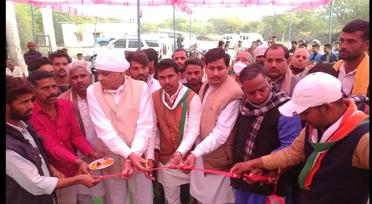 पूर्व विधायक ने खिरिया फैजुल्ला में क्रिकेट टूर्नामेंट का किया उद्घाटन