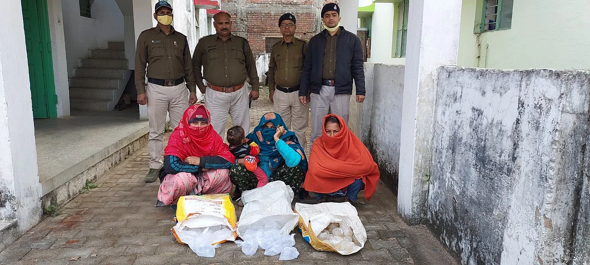 चार महिलाएं अवैध कच्ची शराब का विक्रय करती पकड़ी, मामला दर्ज