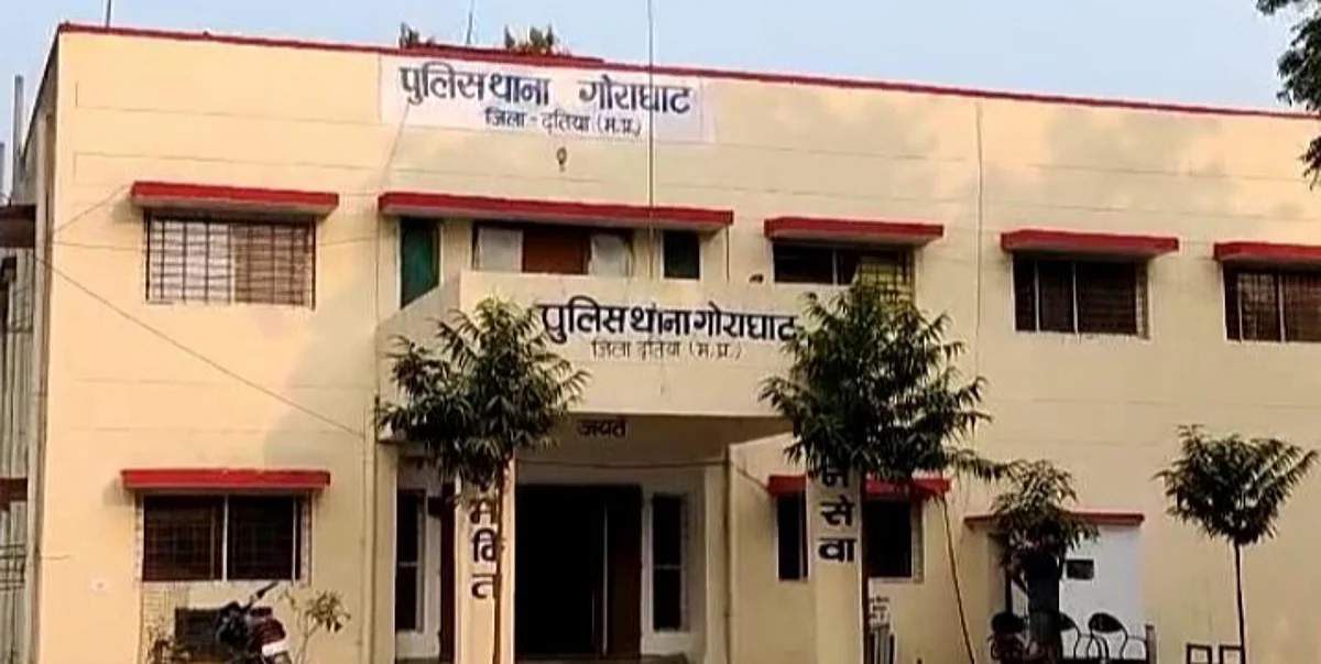 पत्नी की हत्या करने के आरोप में पति और उसके साथ वालों को आजीवन कारावास की सजा
