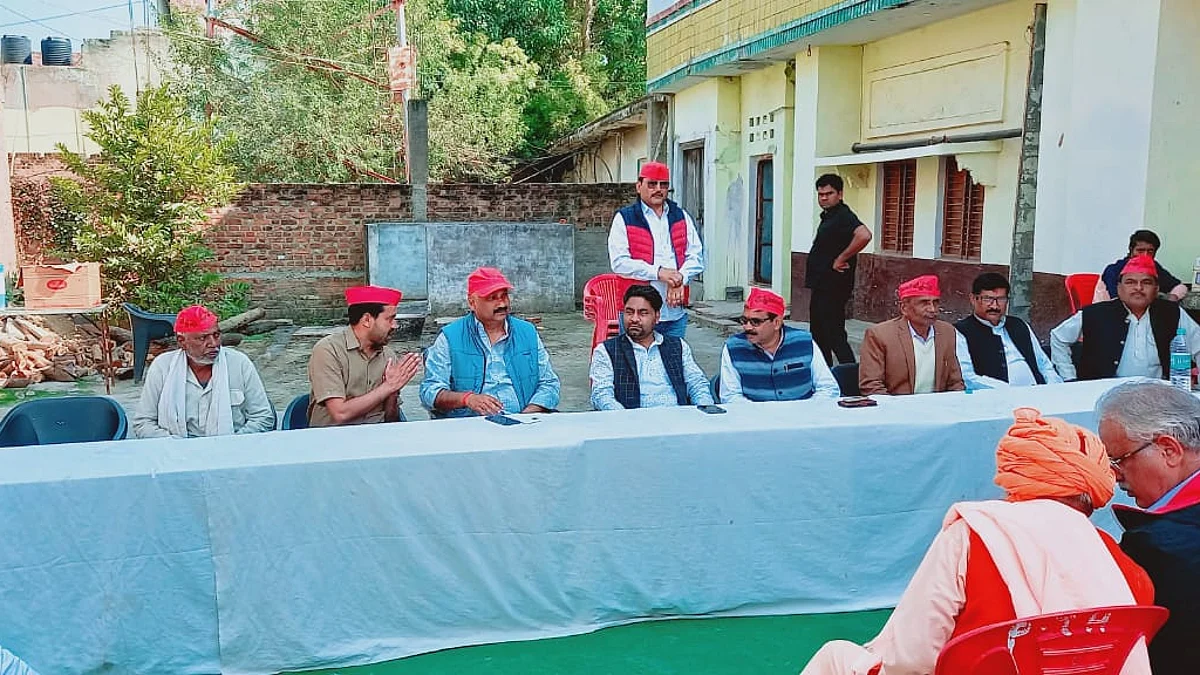 गुरसरांय सपा कार्यालय की एक बैठक में साहू समाज ने दीप नारायण सिंह को दिया समर्थन