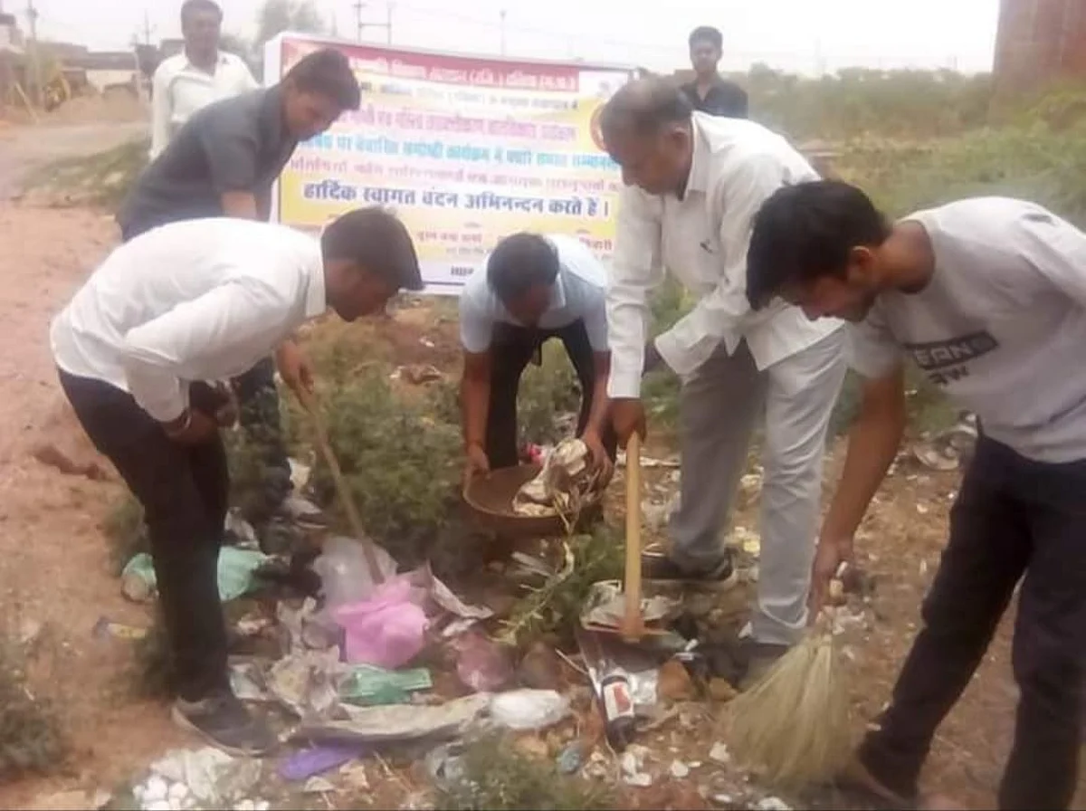 सुपर क्लीन संडे के तहत स्वयंसेवकों ने किया श्रमदान