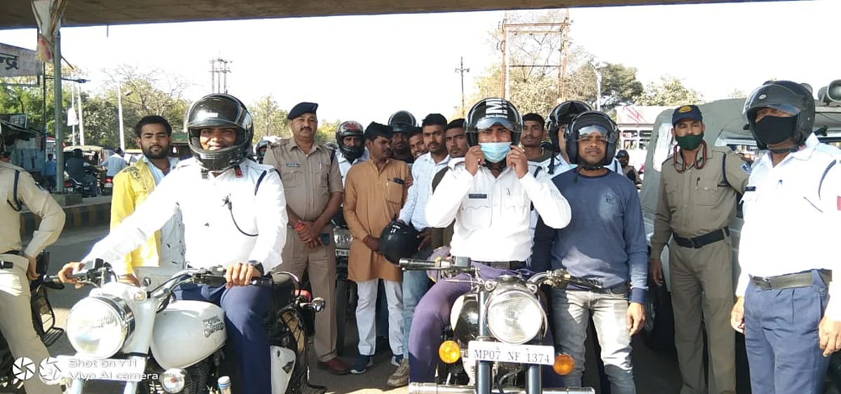 दतिया में राष्ट्रीय सड़क सुरक्षा सप्ताह का शुभारंभ पर निकाली गई बाइक रैली