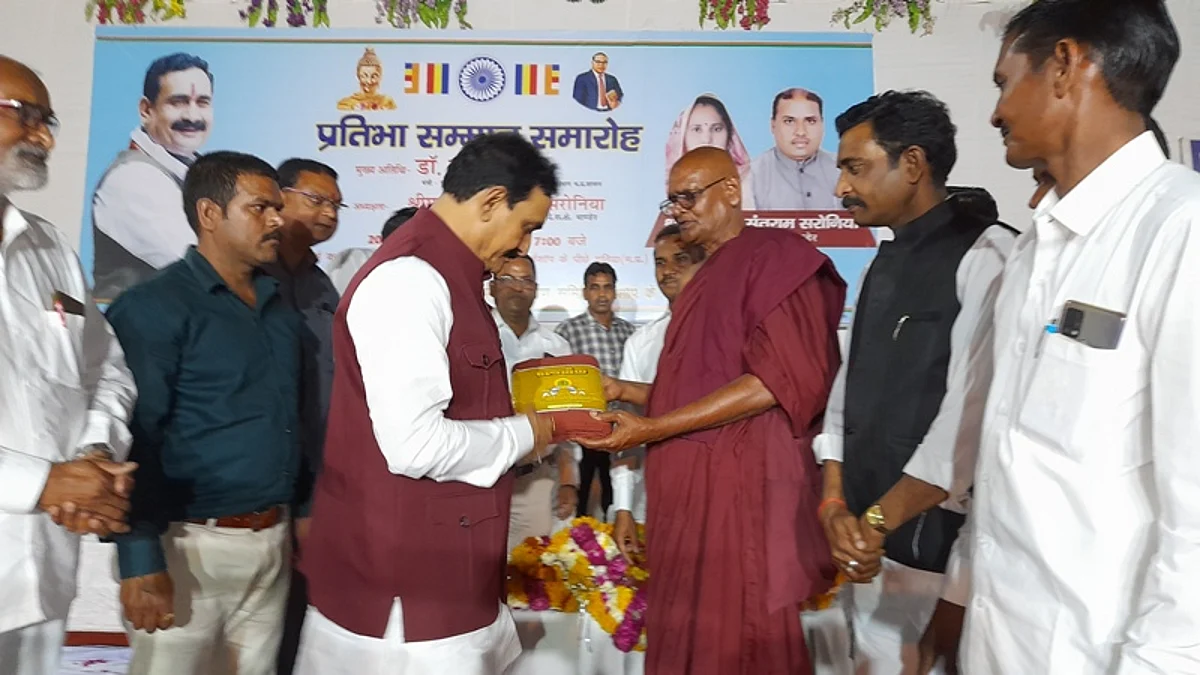 समाज के कमजोर वर्गो के उत्थान के लिए सरकार कर रही है कार्य - डॉ. मिश्रा
