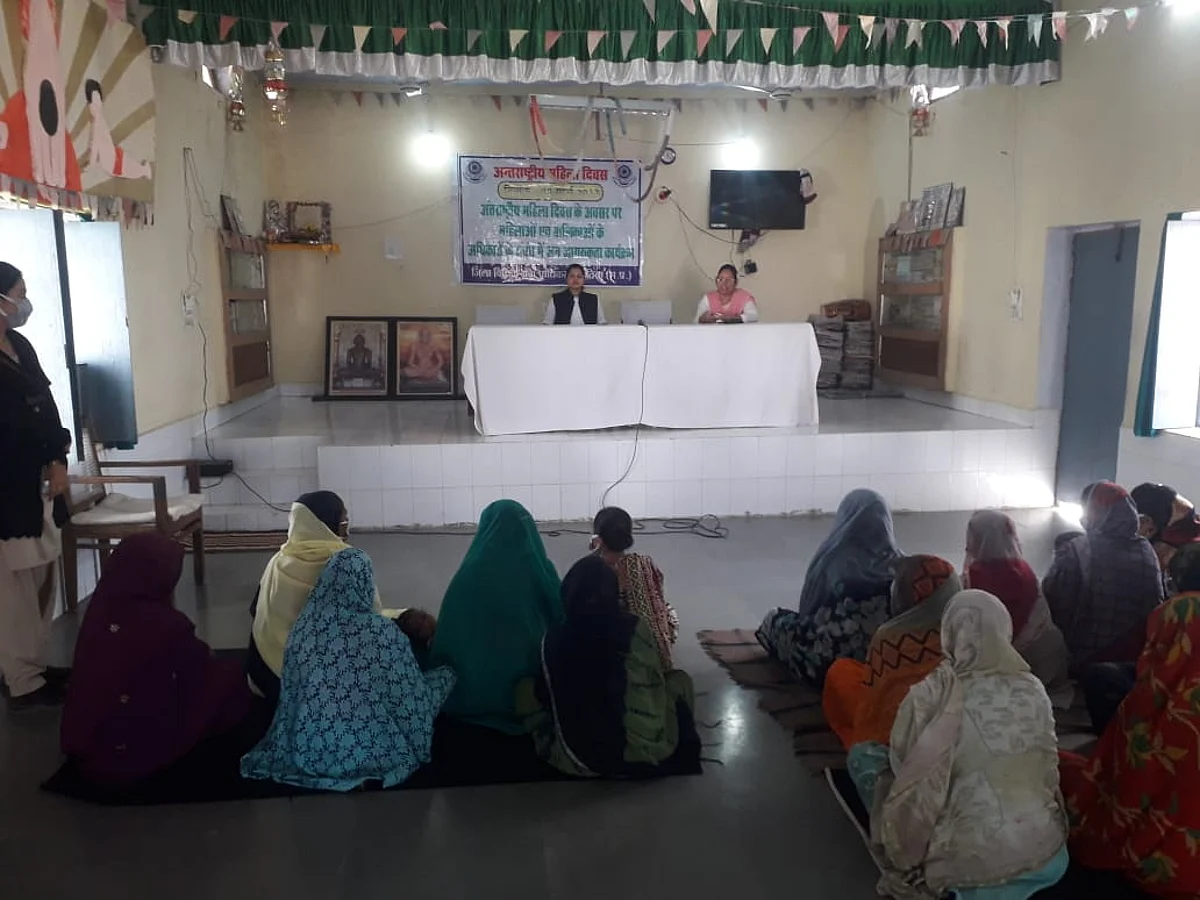 अंतर्राष्ट्रीय महिला दिवस पर जिला जेल दतिया में जाकर जानी महिलाओं की समस्याएं