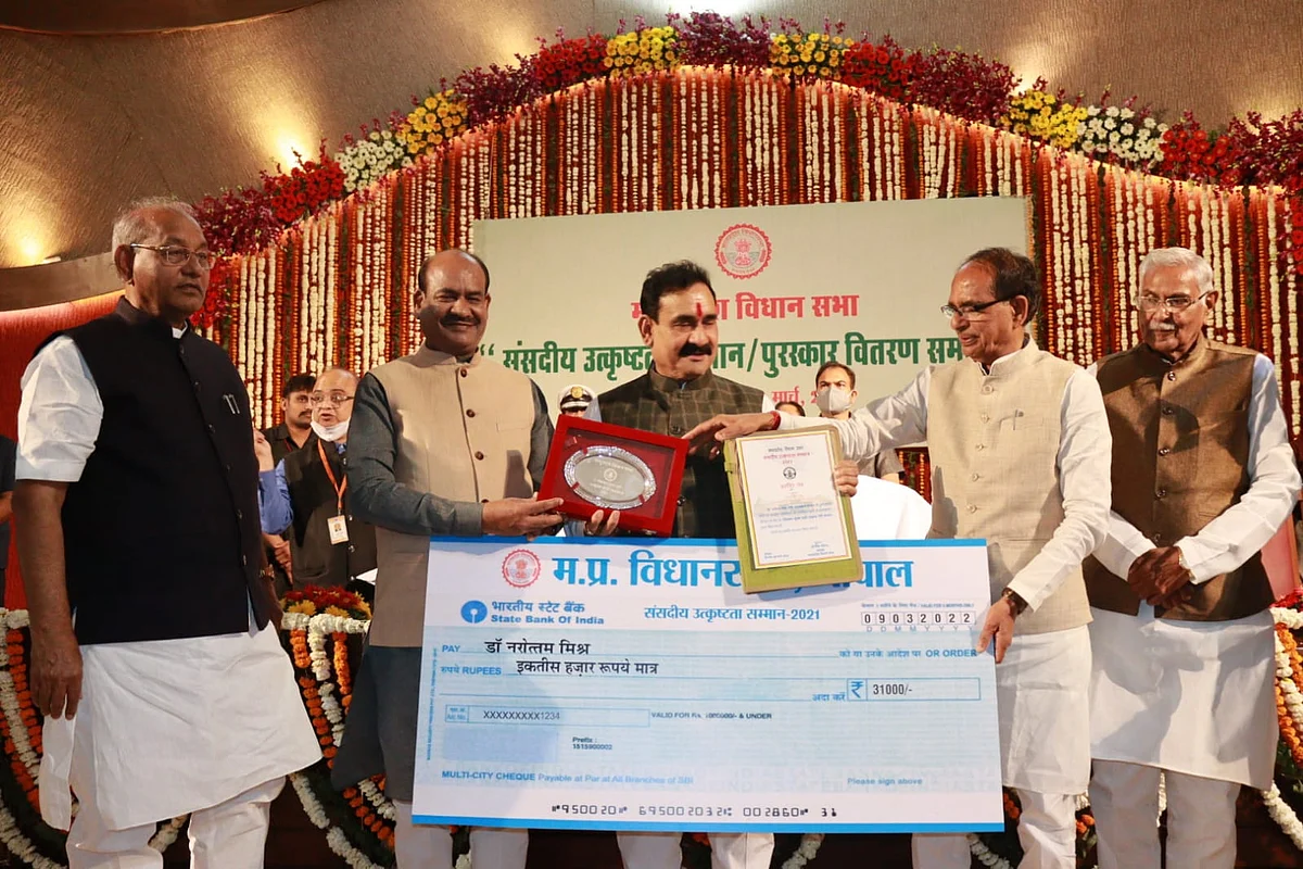 गृहमंत्री डॉ नरोत्तम मिश्रा बने सर्वश्रेष्ठ मंत्री