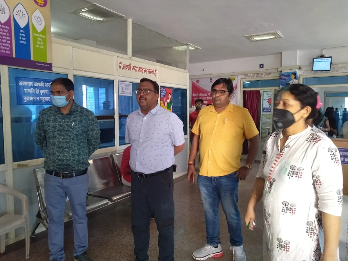 डीन डॉ दिनेश उदेनिया ने किया स्त्रीरोग विभाग एवं मैटरनिटी वार्ड का औचक निरीक्षण