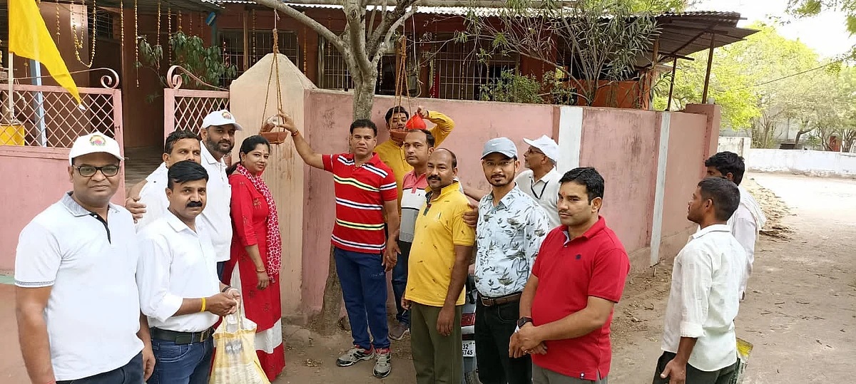 पक्षियों के दाना पानी हेतु व्यवस्था पुनीत कार्य- जिला प्रशासन