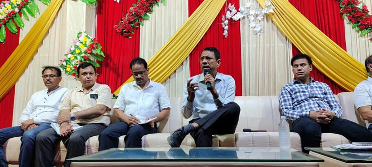 मतदान कार्य संपादित कराने में पीठासीन अधिकारियों की अहम् भूमिका है - कलेक्टर