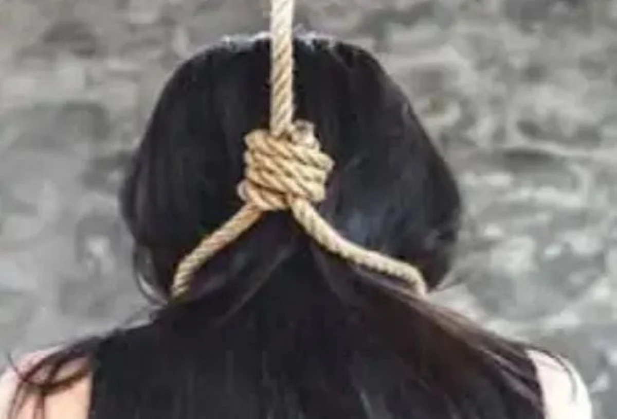 युवती ने अज्ञात कारणों के चलते लगाई फांसी