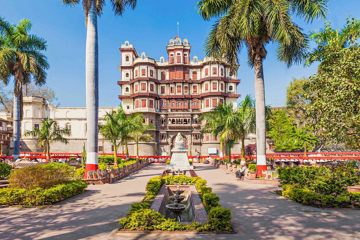 rajwada palace indore 1047693320 a72916554f914572931d3050be9fb944 scaled