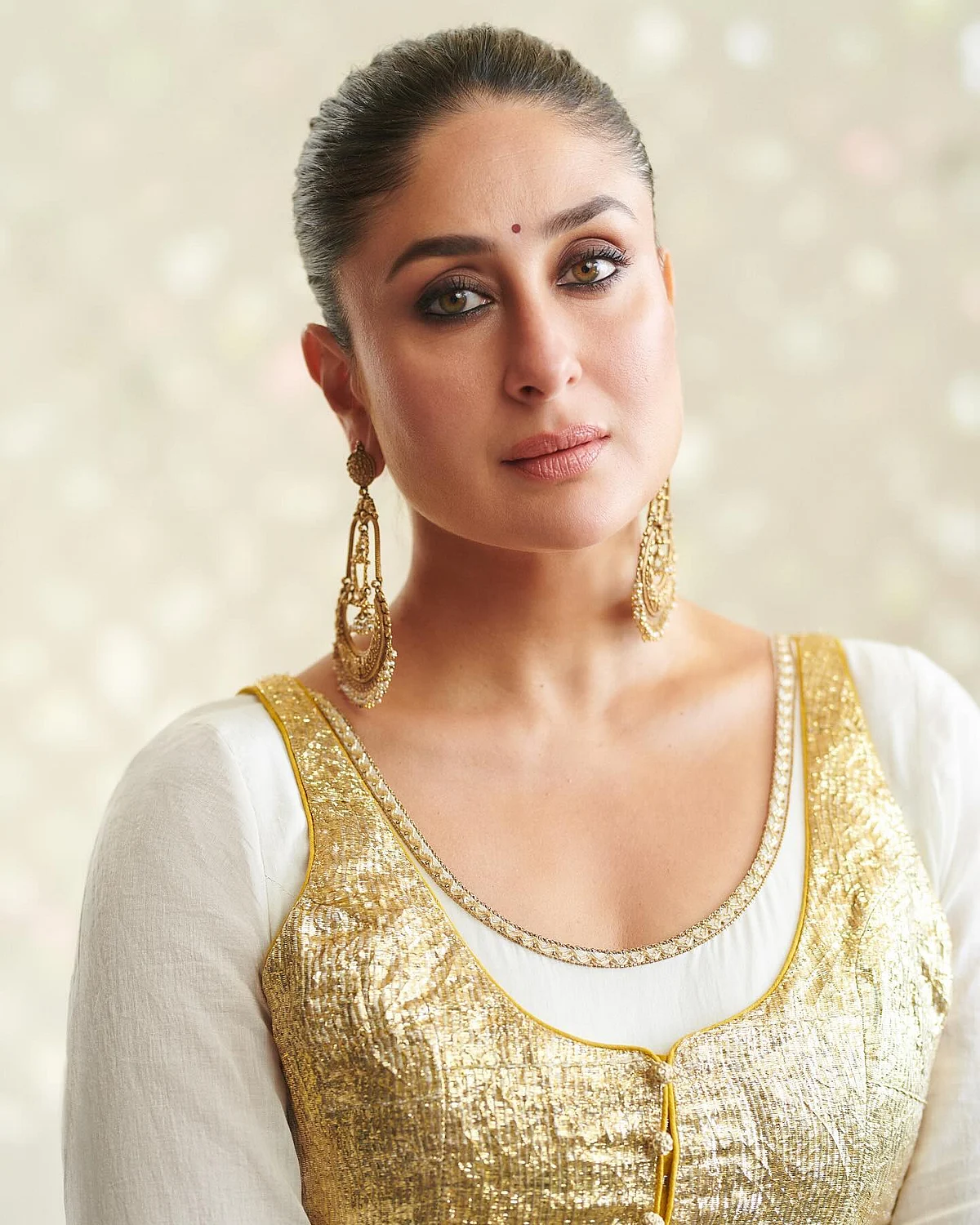 kareenakapoorkhan1714457122335743214658433571317050447521 5