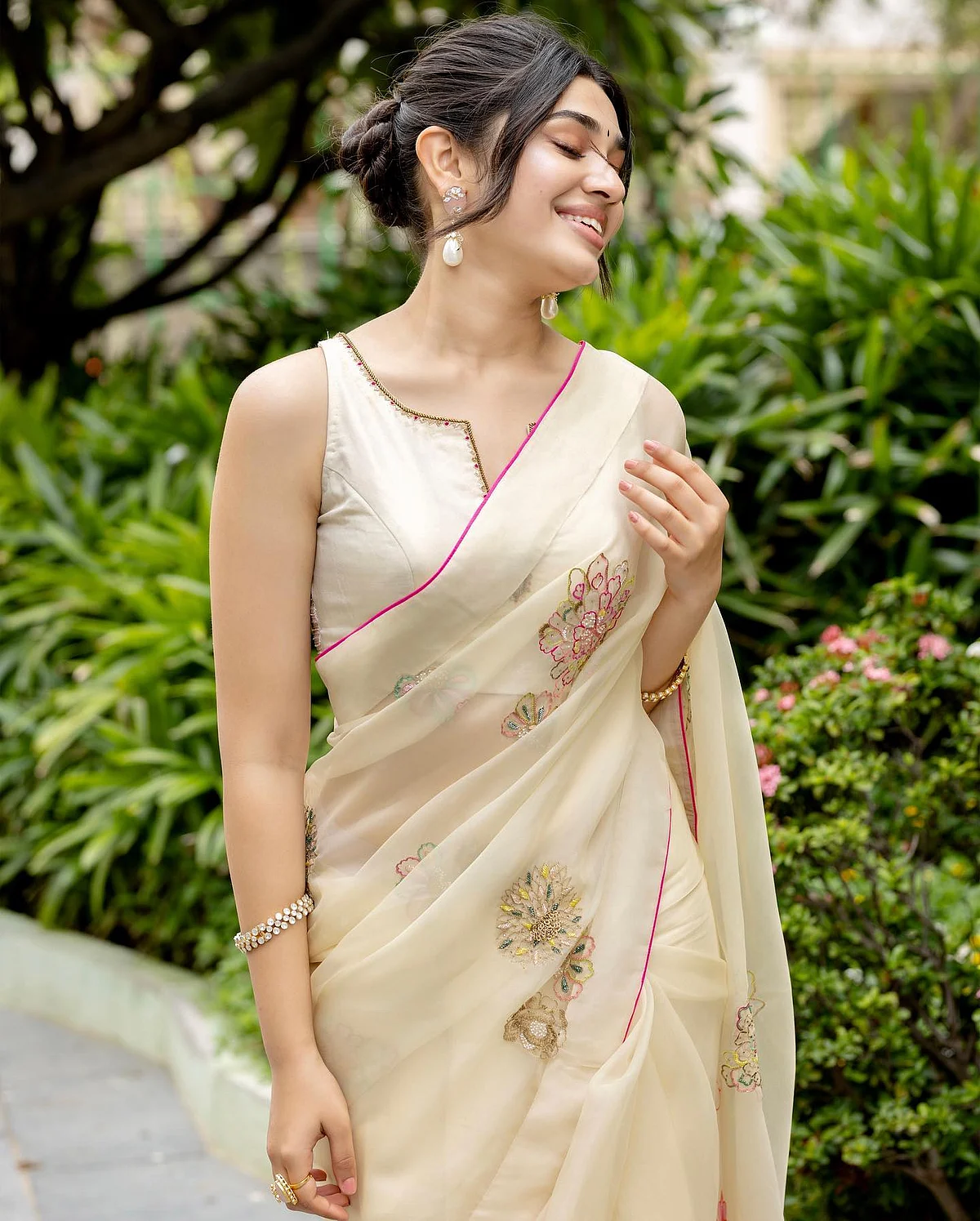 krithi.shettyofficial168372276430996136625064693913131544913 1