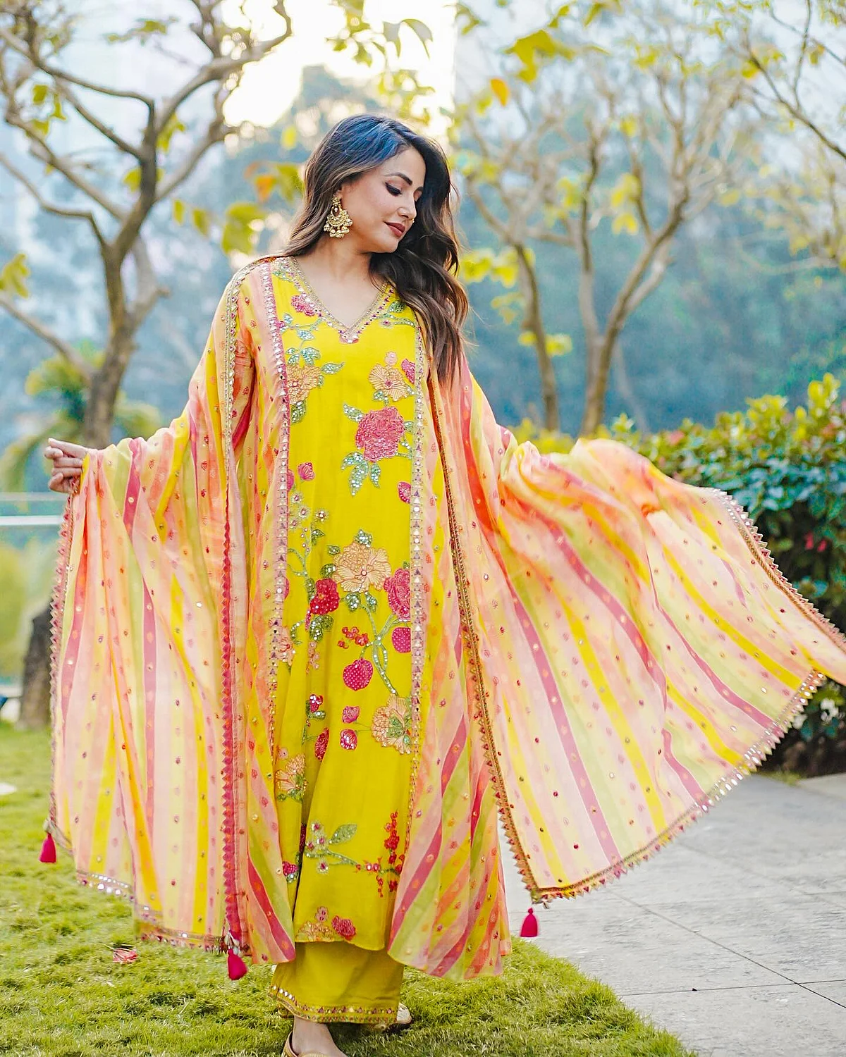 realhinakhan170956745333164146299846420994315071119