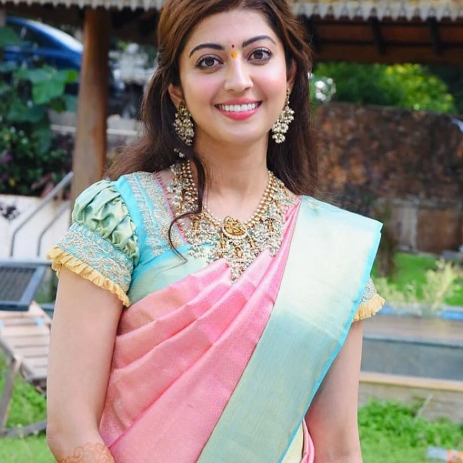 pranitha.insta163393346526819507550481752861645479877