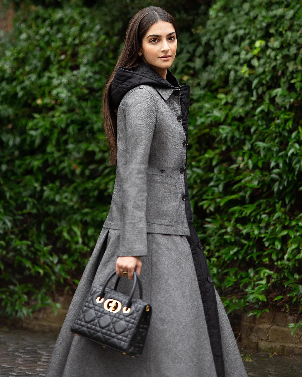 sonamkapoor1636803117270602313557886358254089228