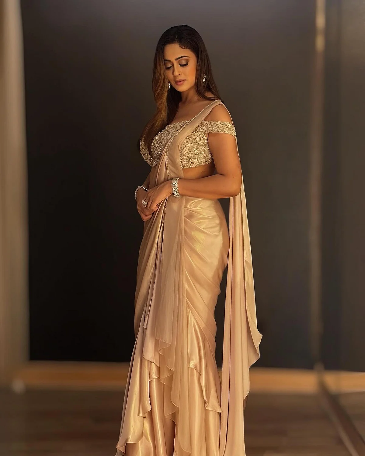 shweta.tiwari172528104734482298085109658051343411903