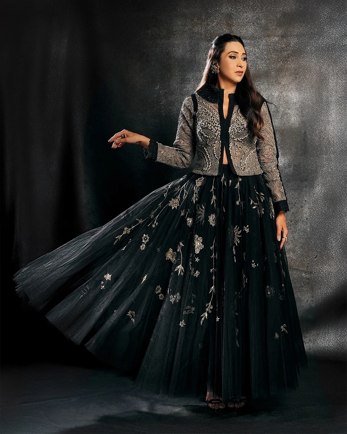 therealkarismakapoor172588004034532545300696533881460581245 1