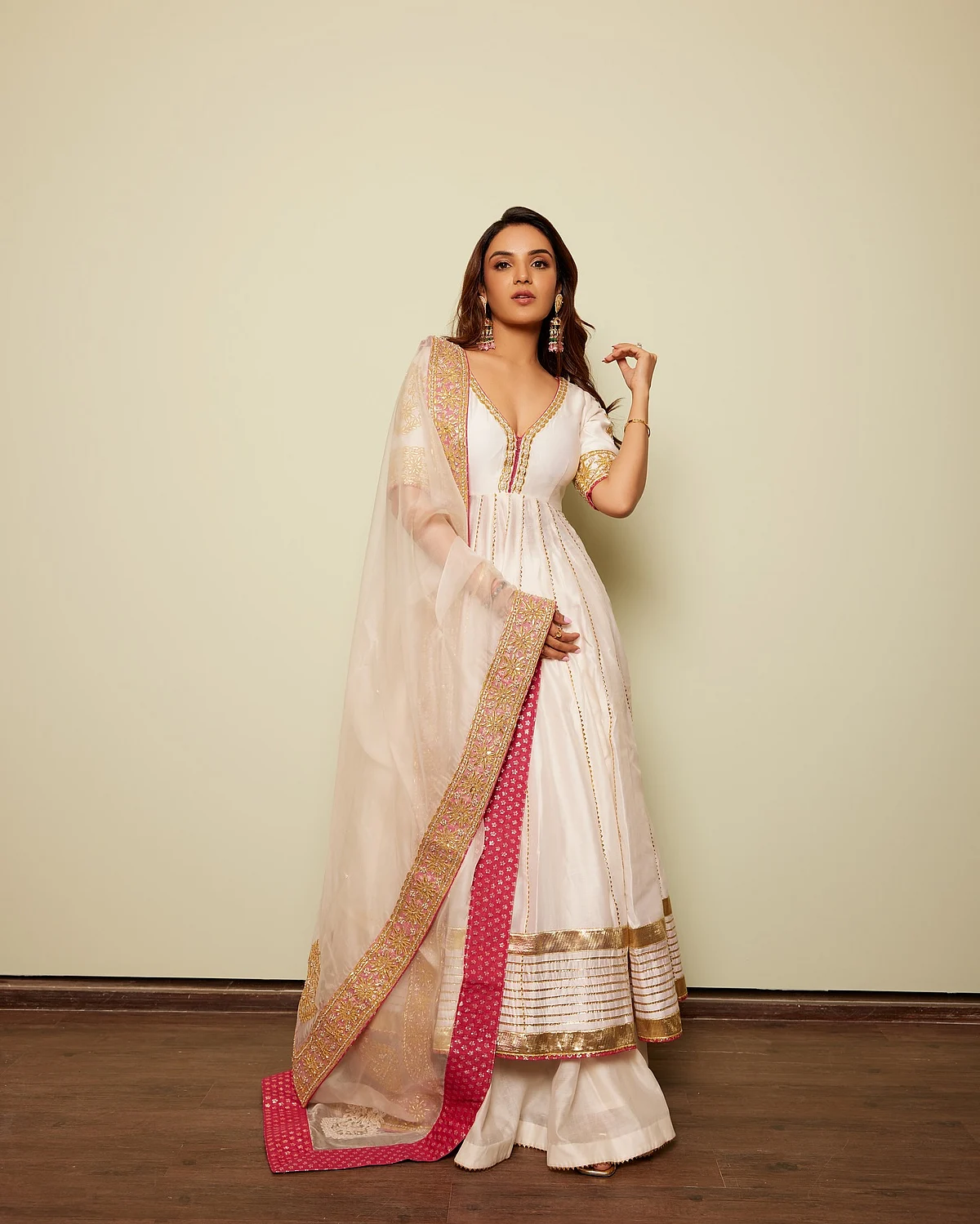 jasminbhasin280617270825773463342140972131728748600120 1