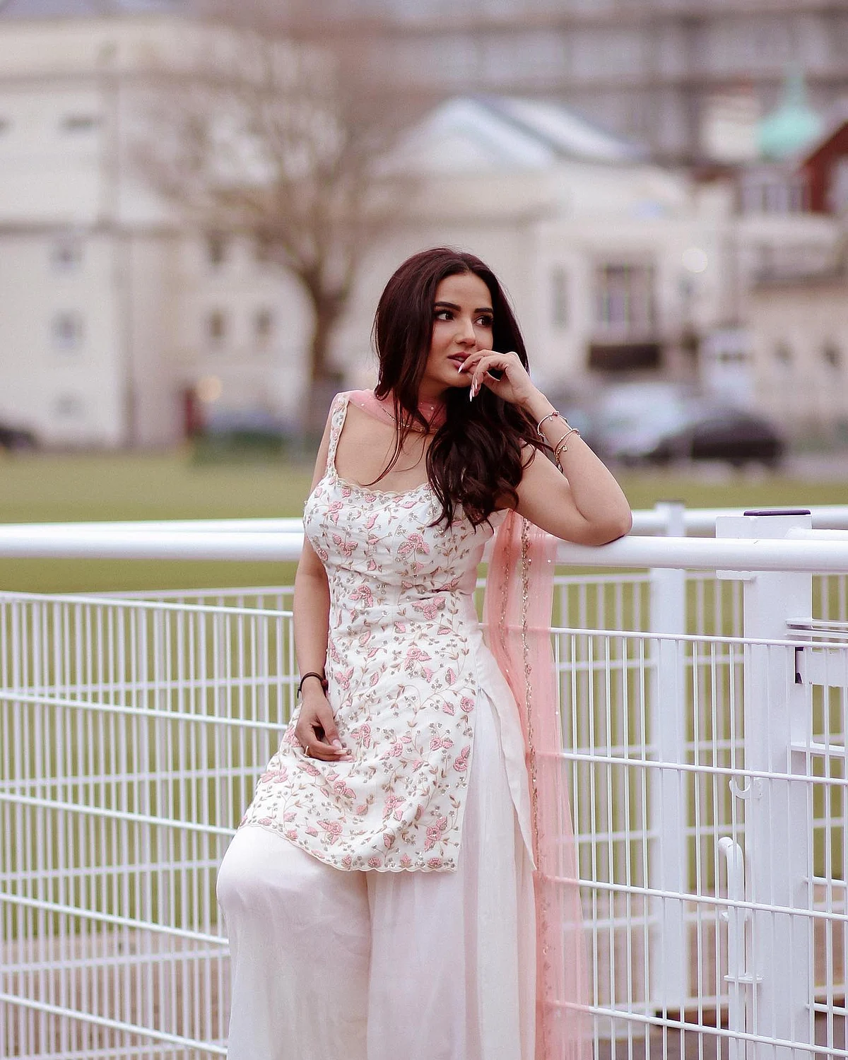 jasminbhasin280616505454572821302244887338357748600120