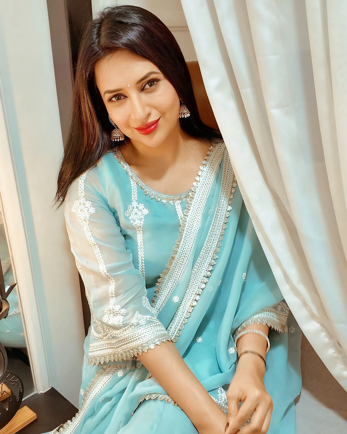 divyankatripathidahiya17281854003472197510464265130352713906