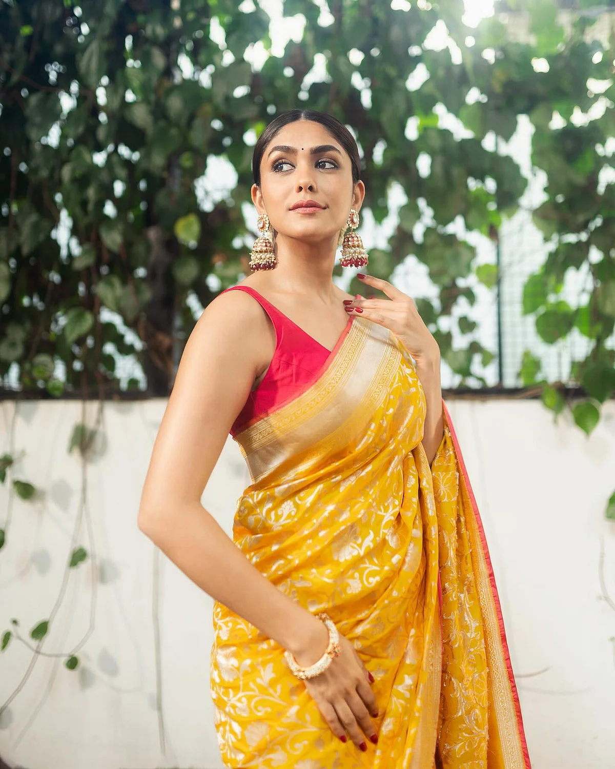 mrunalthakur170167727432502270074546724502658966811 1