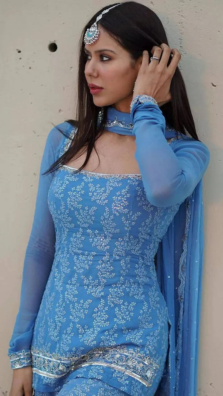 Sonam Bajwa 4