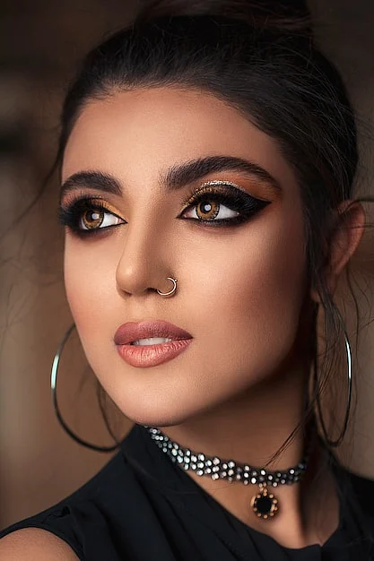 model with smokey eyes golden circle earrings 114579 9306