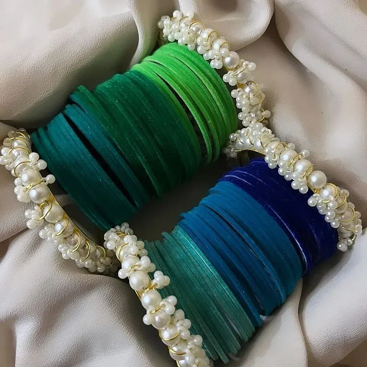 woman wearing bangle
