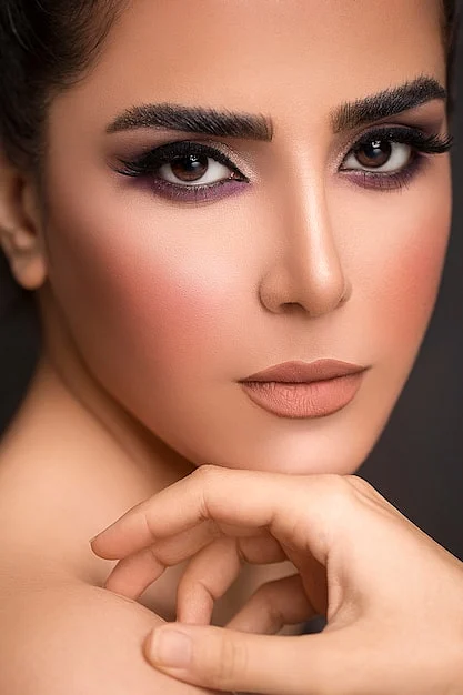 smokey eyes highlights bronze lipstick 114579 9346