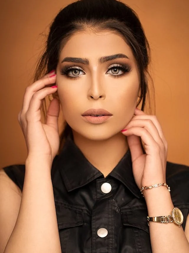 cropped fashion model evening makeup with smokey eyes 114579 8607 1