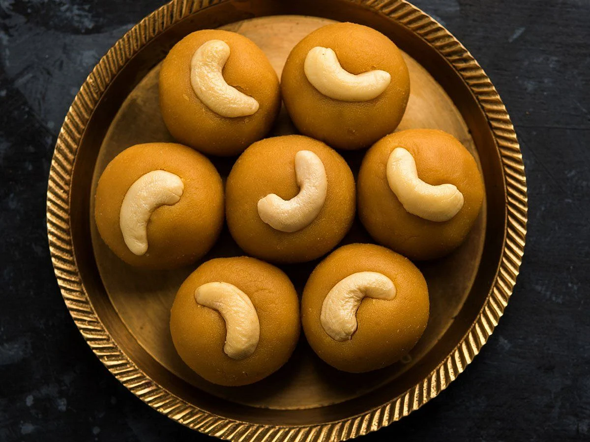 besan ke laddu