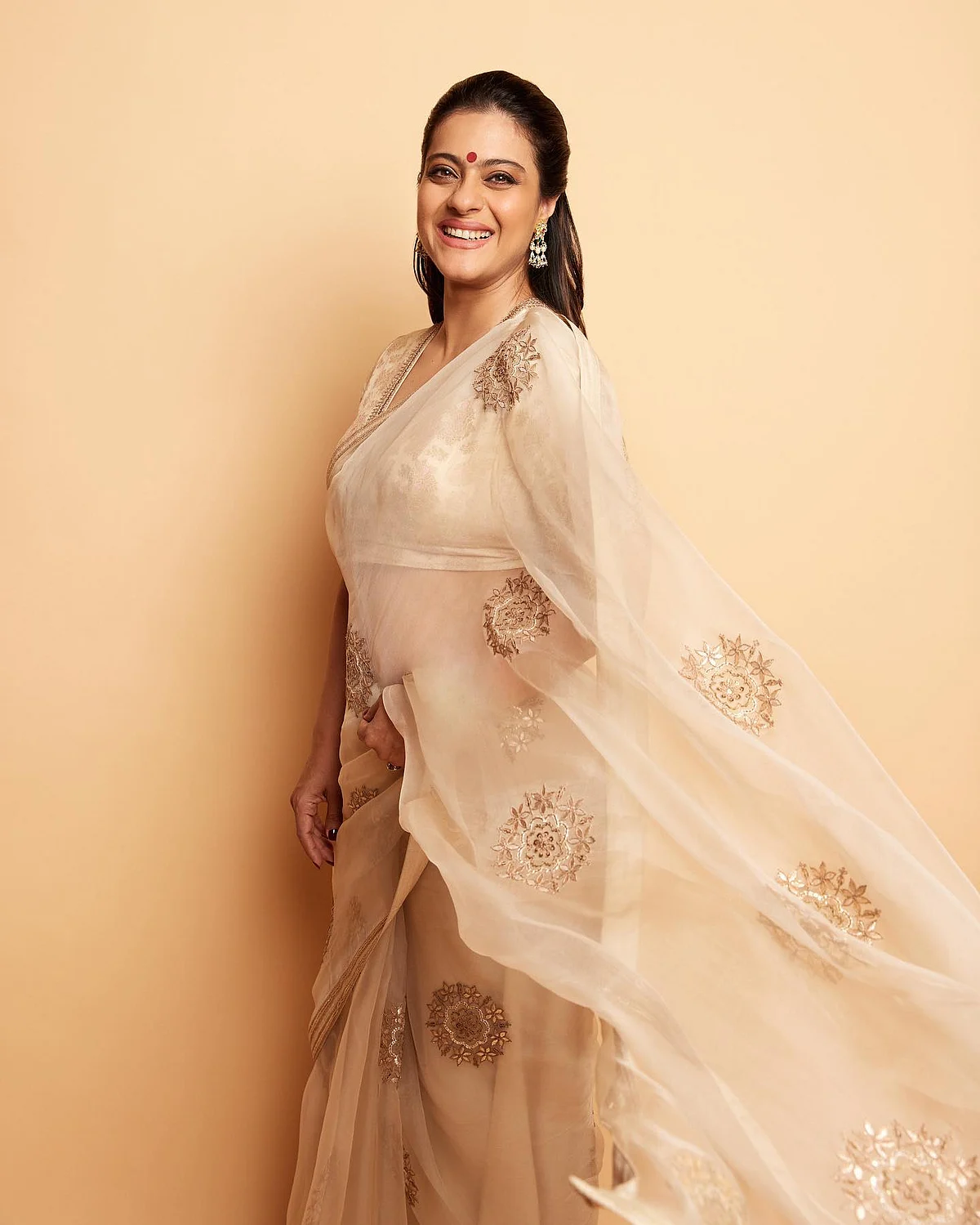 kajol167816459330529883475003328302994654426 1