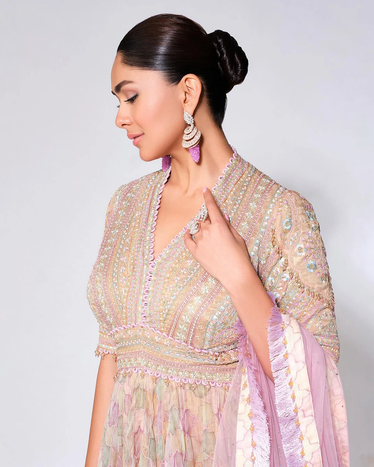 mrunalthakur170384504232684115638442882592658966811 1