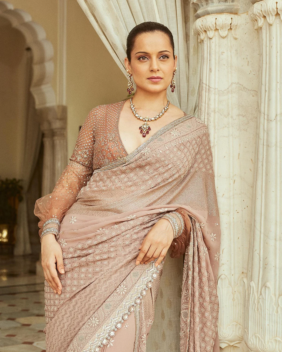 kanganaranaut165175355028314364604246661572997002046