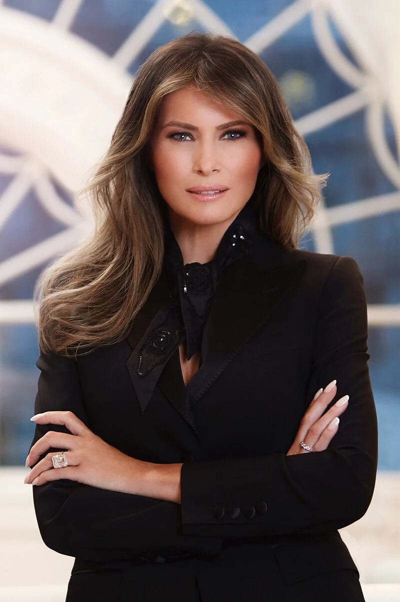 MelaniaTrumpofficialportrait