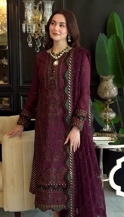 hania mirza suit