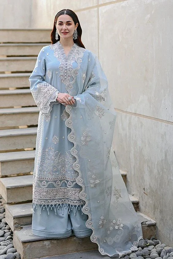 Hania Amir2
