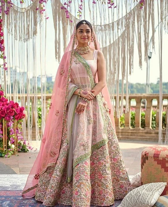 Mrunal Thakur Lehenga Design