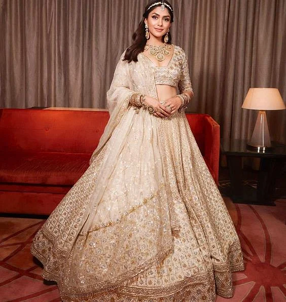 Mrunal Thakur Lehenga Design 2