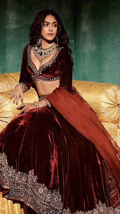 Mrunal Thakur Lehenga Design 9