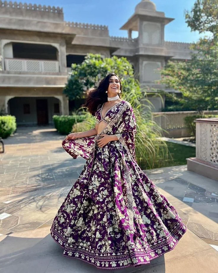 Mrunal Thakur Lehenga Design 4