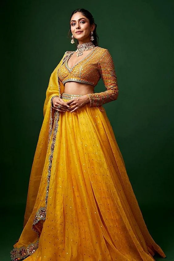 Mrunal Thakur Lehenga Design 3