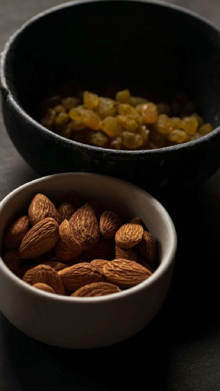 benefits of eating raisins and almonds 1724477708
