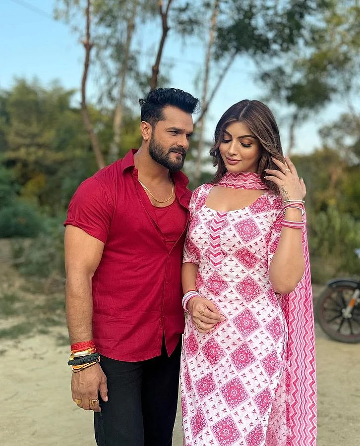khesari lal yadav and akanksha puri