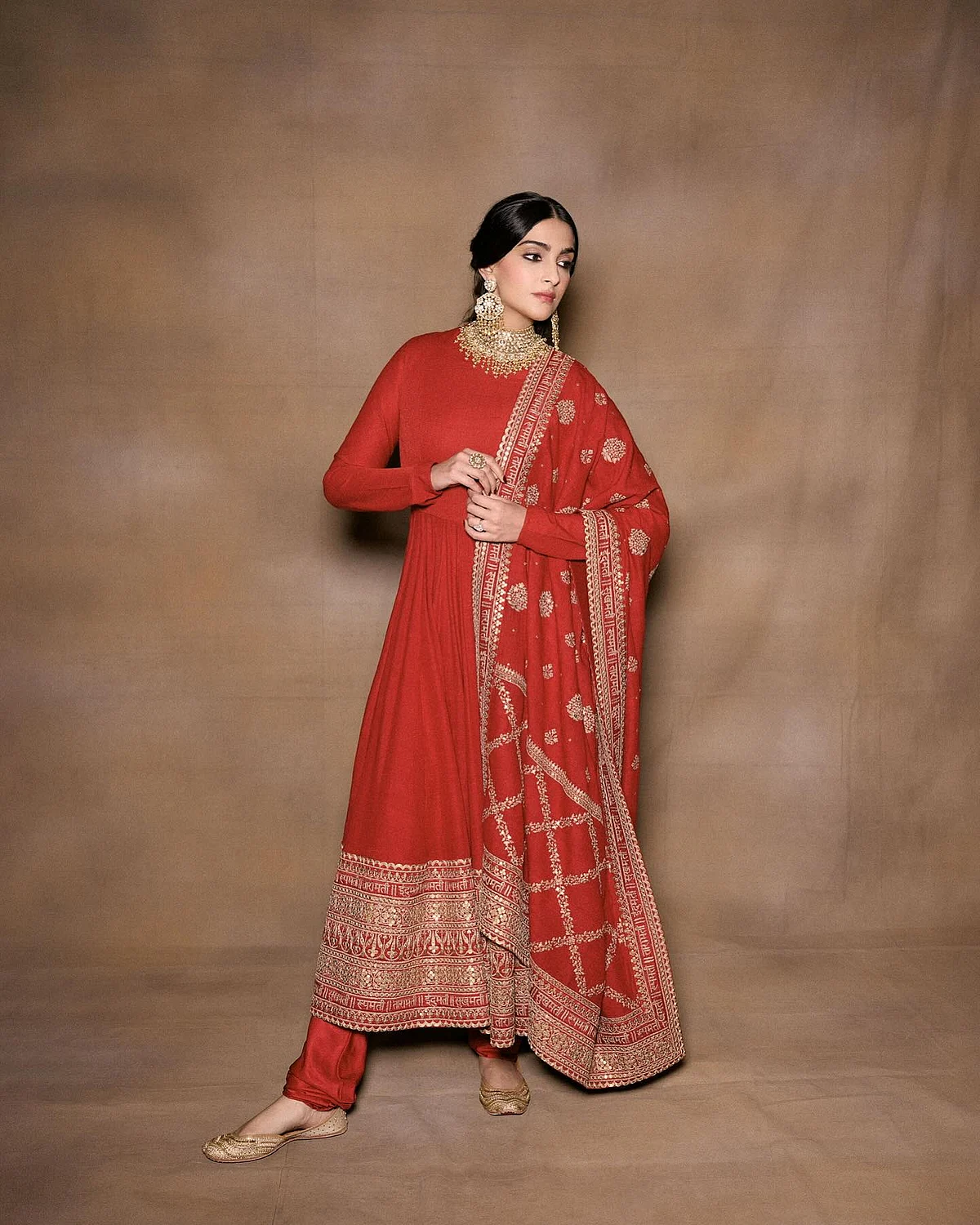 sonamkapoor1698149067322063026280994379054089228
