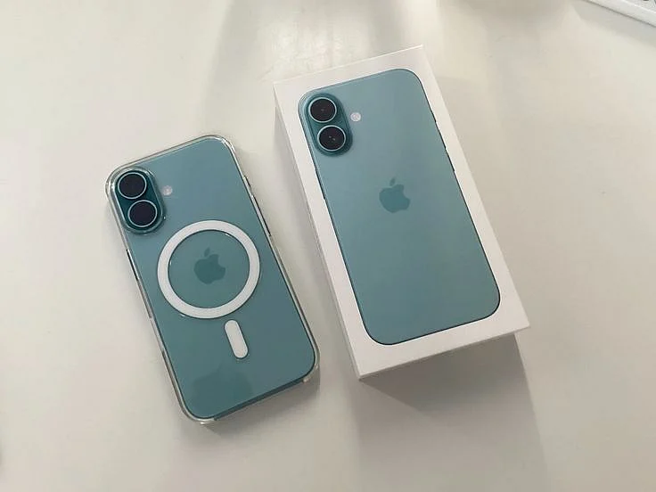 iPhone 16