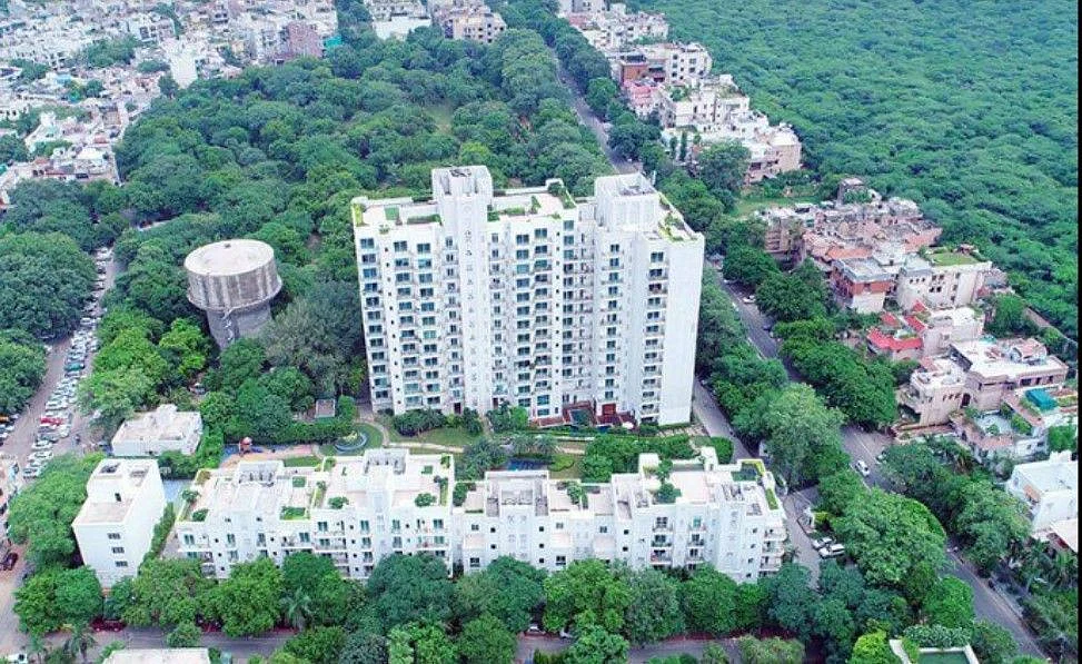 DLF kings court01200