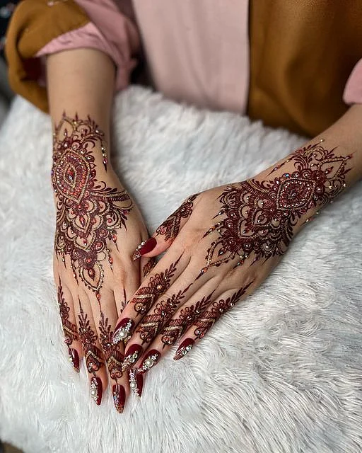 Bridal Mehendi with Glitter