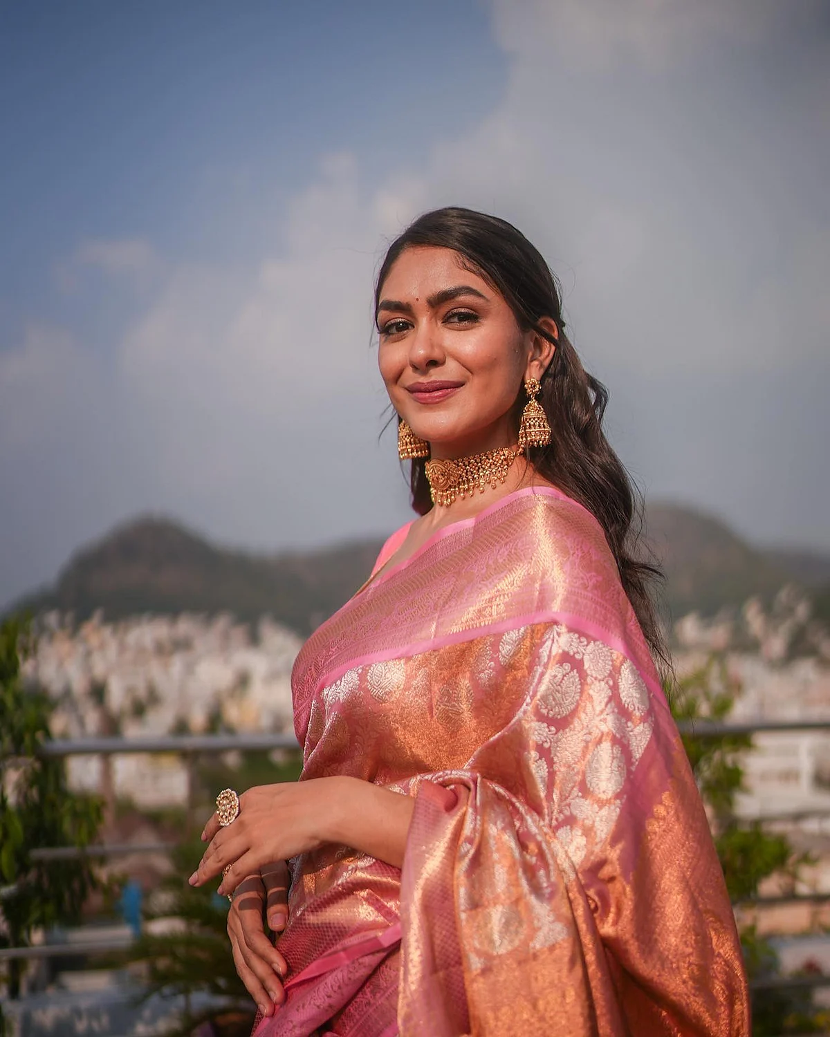 mrunalthakur167472053130240974574536134112658966811