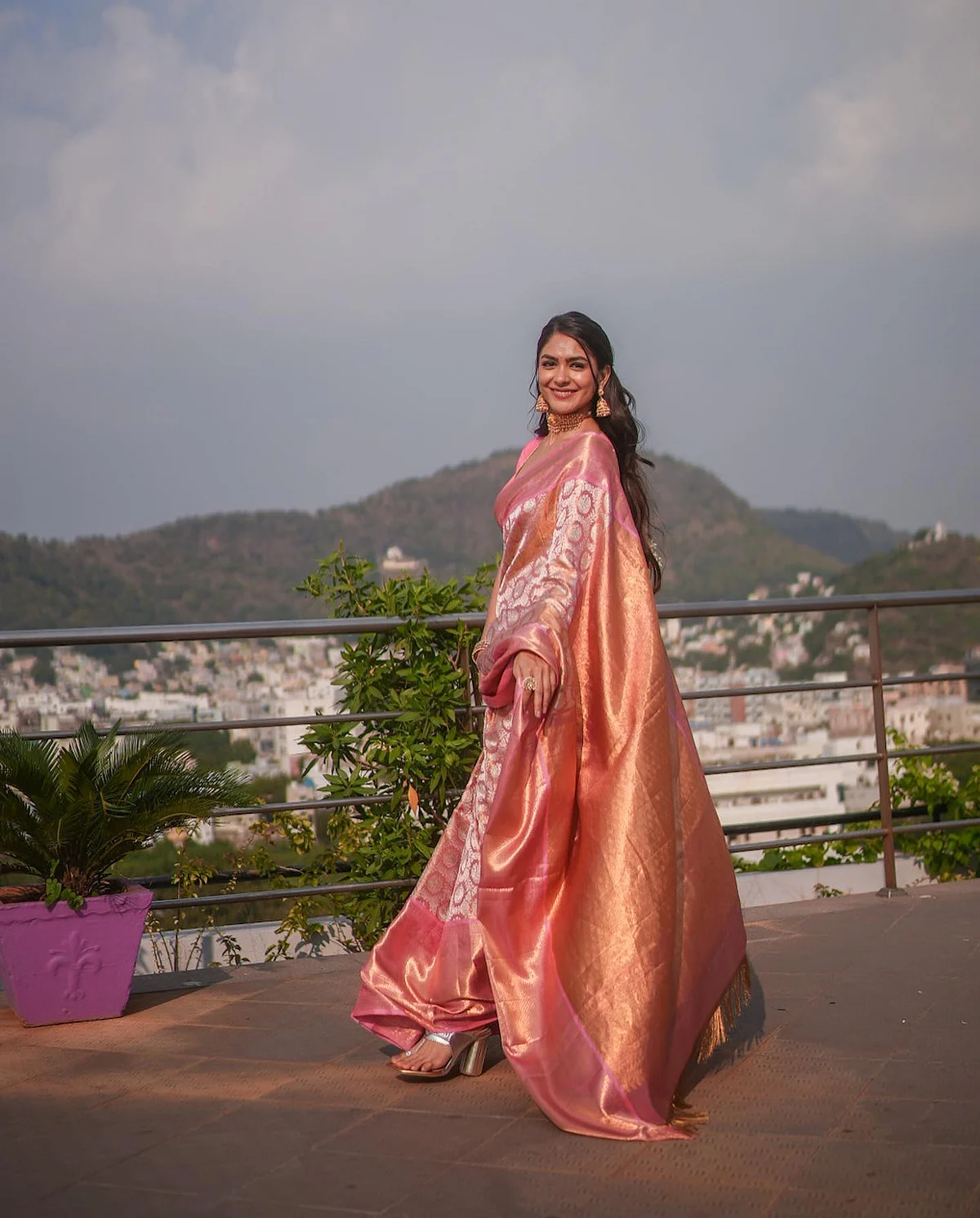 mrunalthakur167472053130240974574618762482658966811